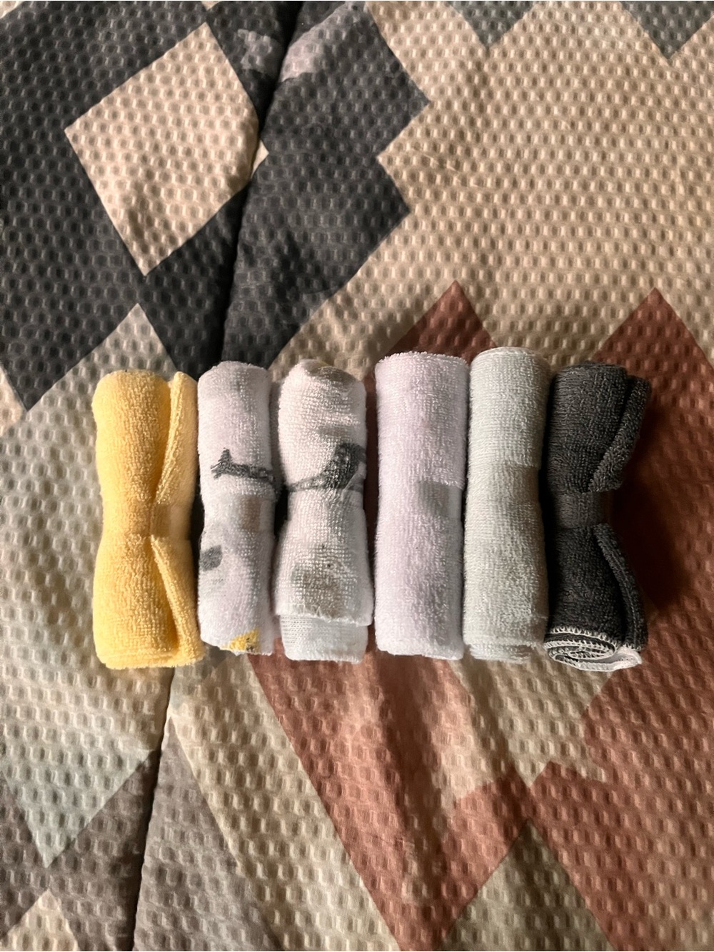 Soft Multipack Wash Cloths - Mixed Colors (Yellow, White, Light Gray, Dark Gray)